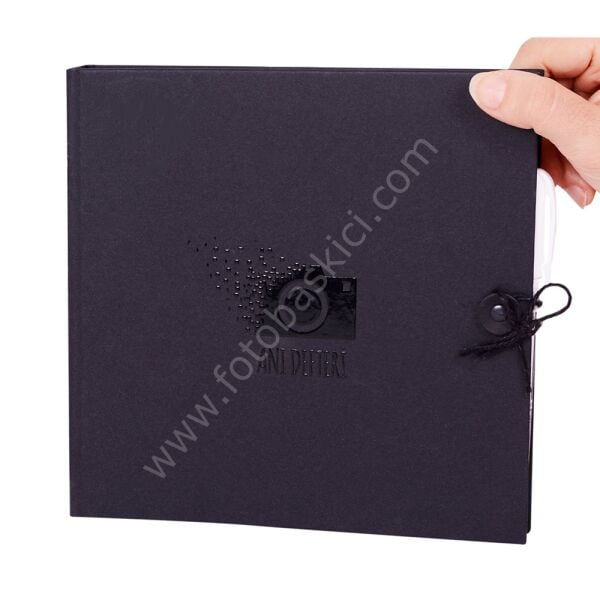 Beyaz Kalem Hediyeli Siyah Anı Defteri 20x20 cm