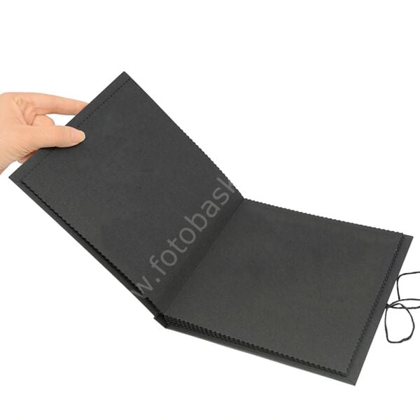 Beyaz Kalem Hediyeli Siyah Anı Defteri 20x20 cm