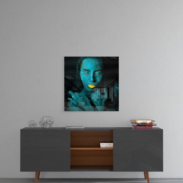 Zümrüt Kadın Cam Tablo