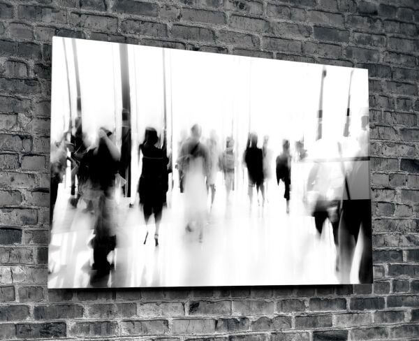 Kalabalıklar İçinde Cam Tablo