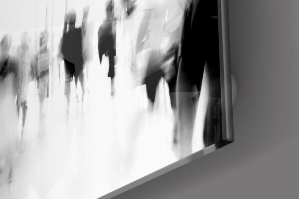 Kalabalıklar İçinde Cam Tablo