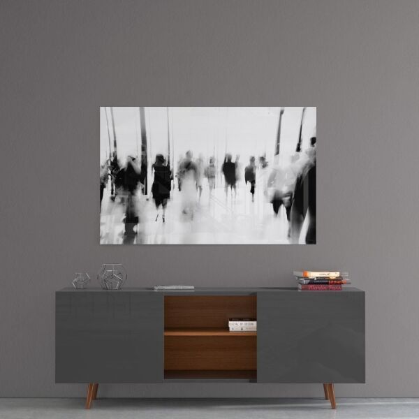 Kalabalıklar İçinde Cam Tablo