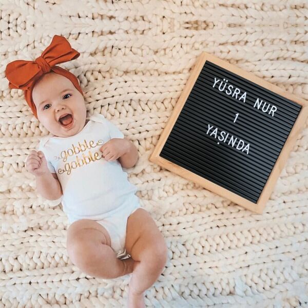 149 Harfli Ahşap Yazı Panosu 25x25 cm