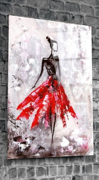 Kırmızı Etekli Kadın Cam Tablo