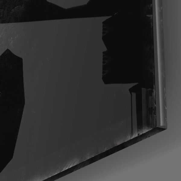 Kadın ve Kırmızı Cam Tablo