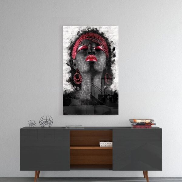 Kadın ve Kırmızı Cam Tablo