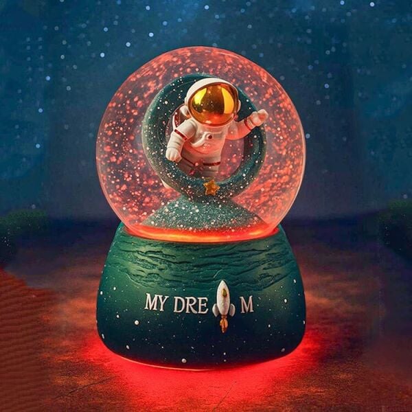 Müzikli ve Hareketli Astronotlu Kar Küresi 10x16 cm