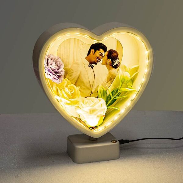 Led Işıklı Güllü Fotoğraf Çerçevesi 20x23 cm