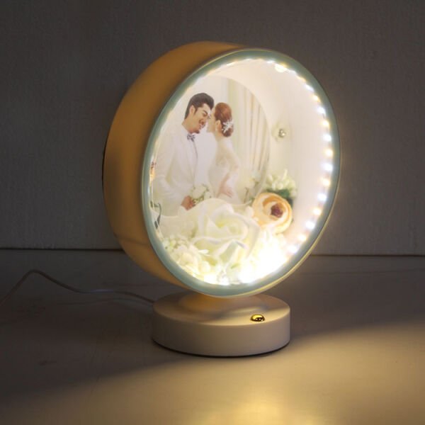 3D Led Işıklı Çiçek Aranjmanlı Yuvarlak Fotoğraf Çerçevesi 20x23 cm