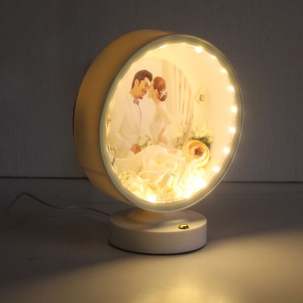 3D Led Işıklı Çiçek Aranjmanlı Yuvarlak Fotoğraf Çerçevesi 20x23 cm