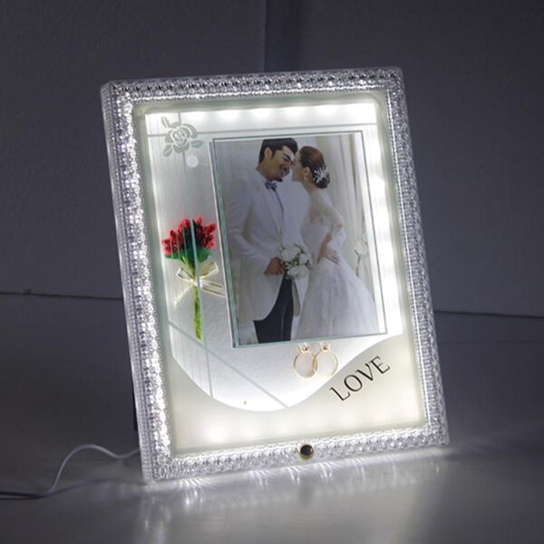 Ledli Love Fotoğraf Çerçevesi 22x27 cm