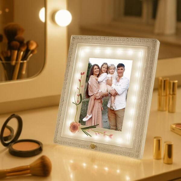 Ledli Pembe Çiçekli Fotoğraf Çerçevesi 18x23 cm