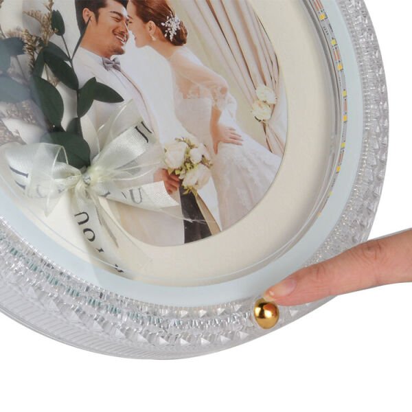 Ledli Yuvarlak Çiçek Buketli Fotoğraf Çerçevesi 23x23 cm