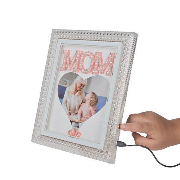 Led Işıklı Kalpli Kristal MOM Fotoğraf Çerçevesi 20x25 cm