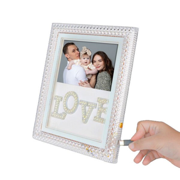 Led Işıklı İnci Taşlı Love Kristal Fotoğraf Çerçevesi 20x25 cm