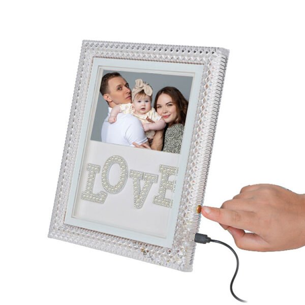Led Işıklı İnci Taşlı Love Kristal Fotoğraf Çerçevesi 20x25 cm