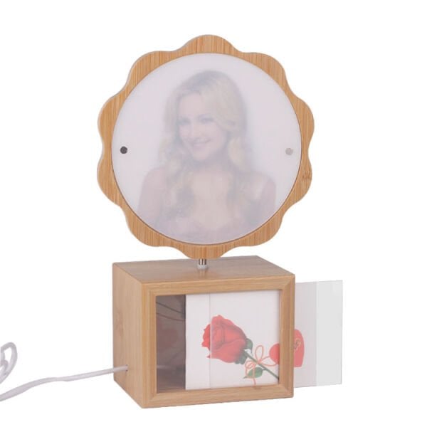 4 Fotoğraflı Ledli Dönen Papatya Fotoğraf Çerçevesi 14x24 cm