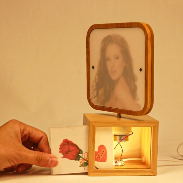 4 Fotoğraflı Ledli Dönen Fotoğraf Çerçevesi 14x24 cm