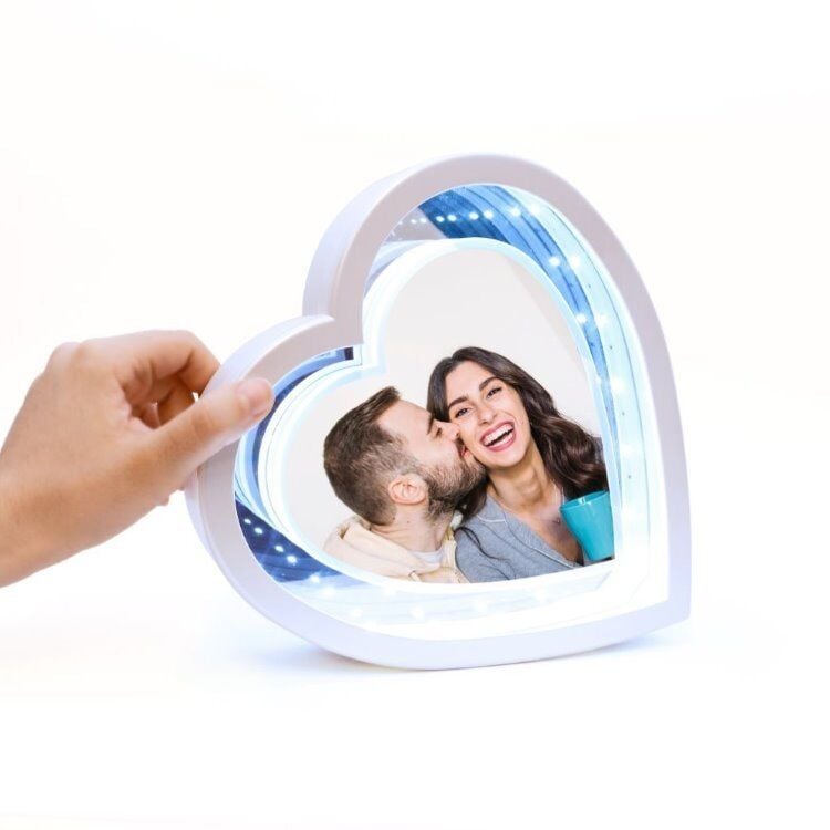 Sihirli Led Ayna Fotoğraf Çerçevesi (Kalpli) 23x25 cm