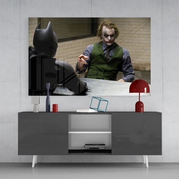 Joker Sorguda Cam Tablo